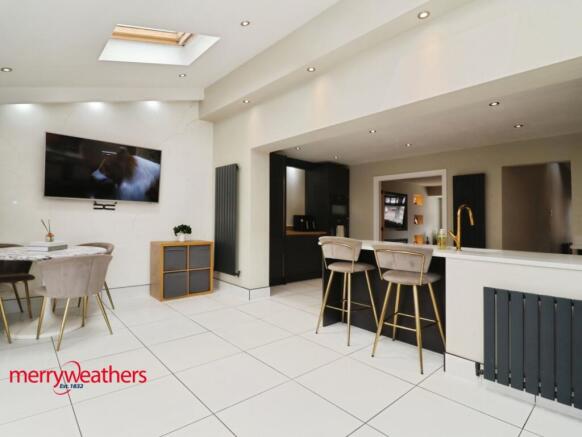 OPEN PLAN EXTENDED KITCHEN/DINING ROOM
