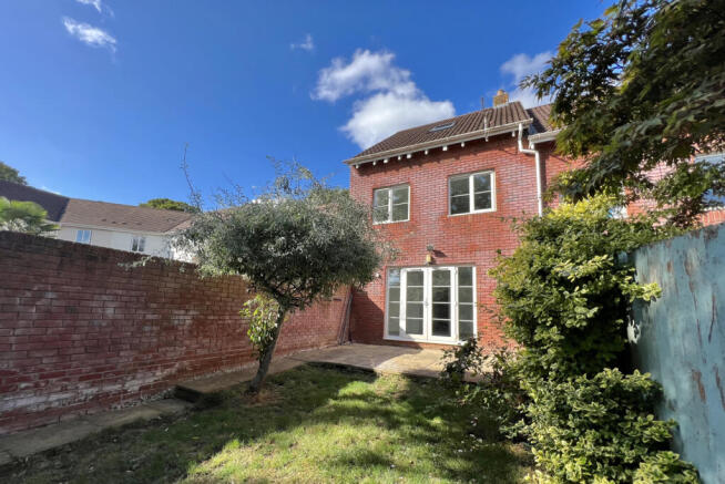 SPACIOUS 4 Bedroom EXECUTIVE HOME