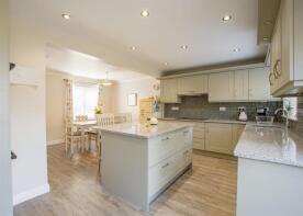 40, Airedale Avenue, Tickhill, Doncaster DN11 9UD