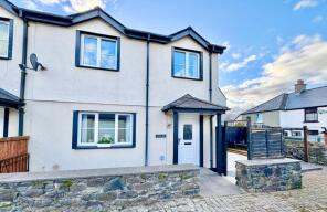 Hen Goed, Parry Road, Llanrwst LL26 0DG