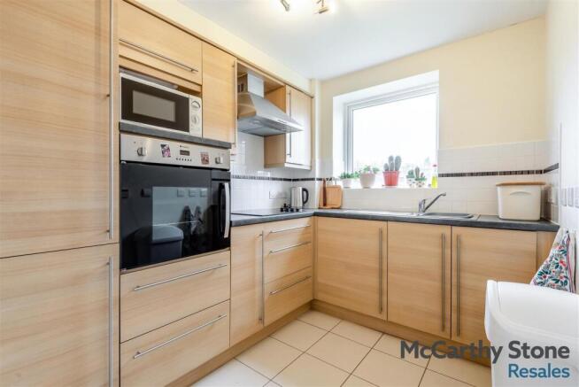 8681487-interior06.jpg