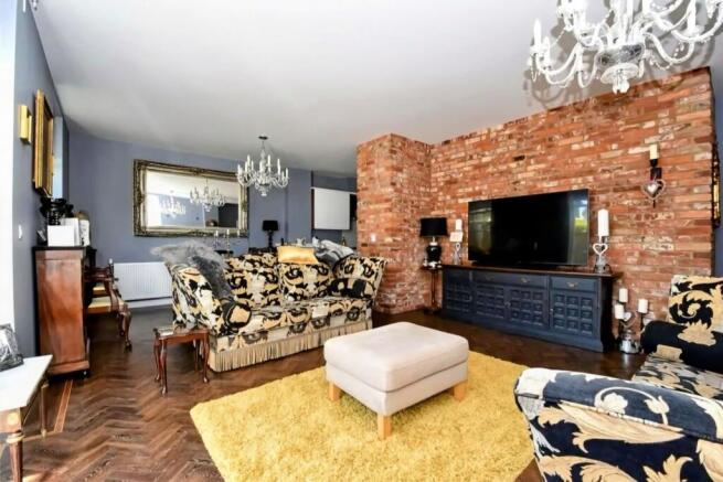 Lounge/Dining Room