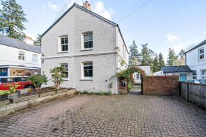 3, Hamlash Cottages, Hamlash Lane, Frensham, Farnham GU10 3AT