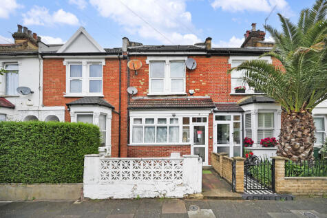 Roslyn Road, Seven Sisters