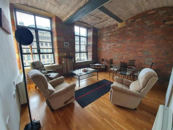 OPEN PLAN LOUNGE/KITCHEN
