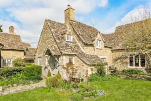 11 Half Crown Cottage, Road From Blunts Hay To War Memorial, Cirencester GL7 3NQ