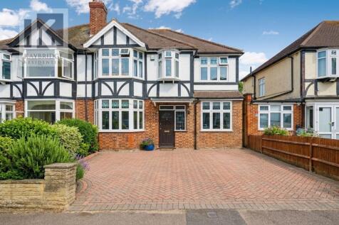 Stoneleigh Avenue, Worcester Park, KT4