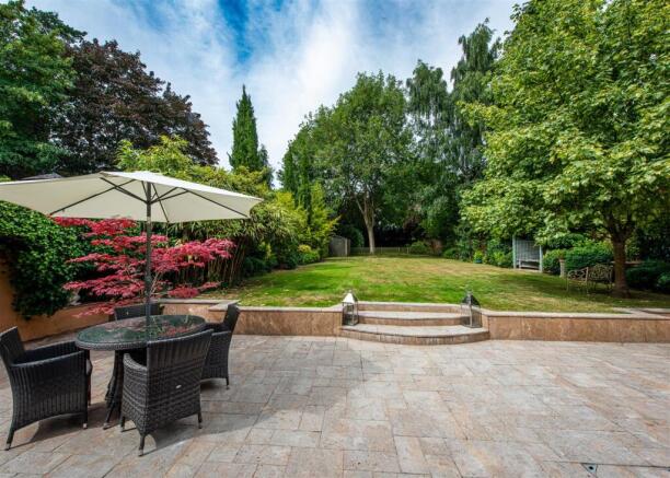 58 Perton Road-gdn2.jpg