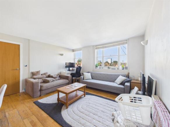 Living room 3.jpg
