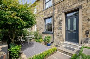 27, Royd Terrace, Armitage Bridge, Huddersfield HD4 7NZ
