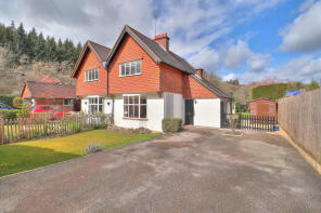 3, Chilcroft Cottages, Chilcrofts Road, Kingsley Green, Haslemere GU27 3LS