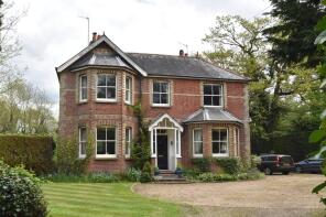 The Oaks, Broadford Road, Peasmarsh, Guildford GU3 1NQ