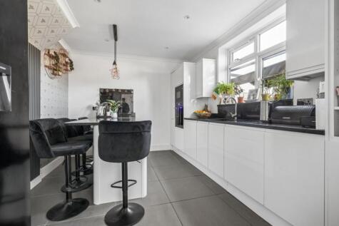 Ashburnham Drive, South Oxhey, Watford, WD19