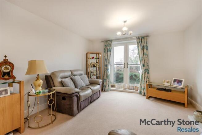 8677160-interior02.jpg