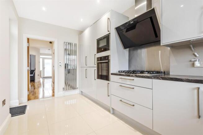 kitchen to door.jpg