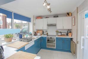 14, Chestnut Road, Banbury OX17 1BG