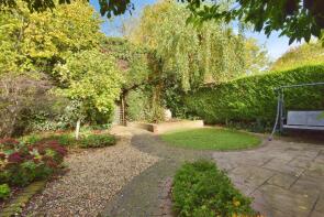 14, Finch Close, Milton Keynes Village, Milton Keynes MK10 9AE