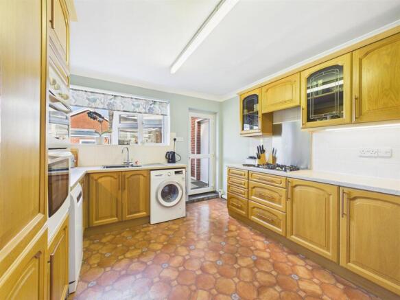 Kitchen 2.jpg