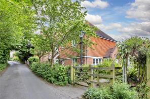 2, Fitzwalters Cottages, Saddlers Hill, Canterbury CT3 1PE