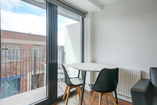 Studio: Dining area