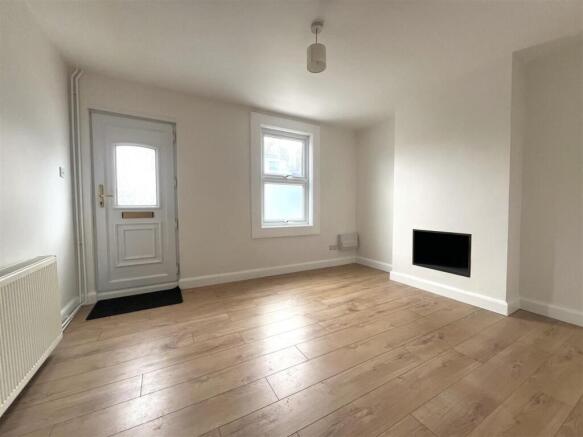 lounge 1.JPG