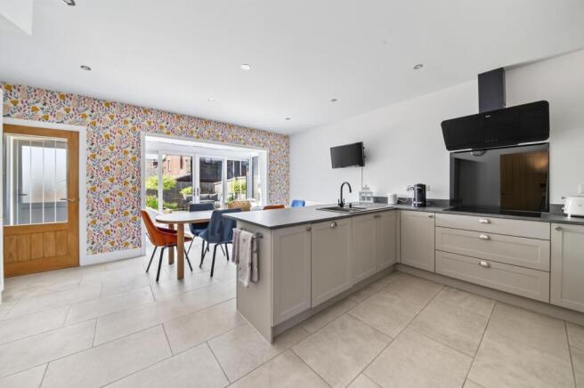 OPEN-PLAN DINING KITCHEN