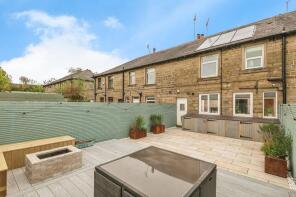 6, Kirklands, New Mill, Holmfirth HD9 1LQ