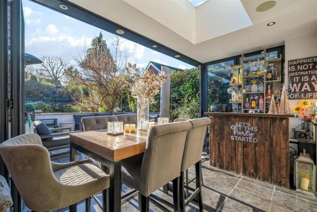 Kitchen/dining/family room