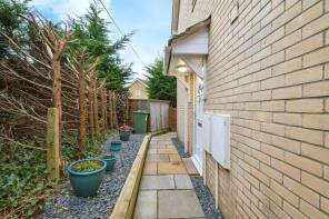 Flat 2, 24, Oval Road, Romsey SO51 0JB