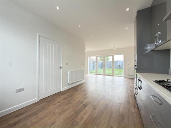 OPEN PLAN KITCHEN, DINING ROOM & LOUNGE