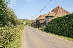 2, The Malthouses, Canterbury Road, East Brabourne, Brabourne TN25 5LL