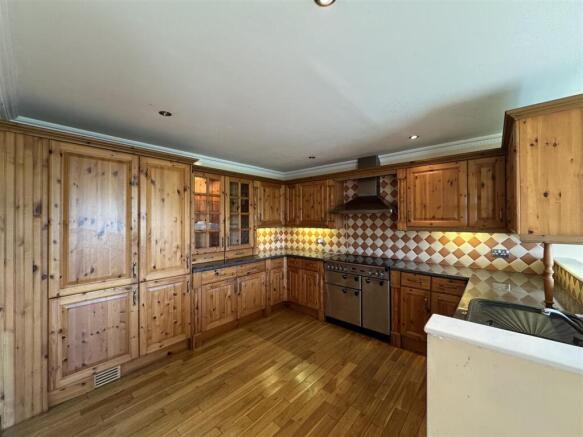 KITCHEN/BREAKFAST ROOM