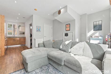 Jacks Farm Way, Highams Park