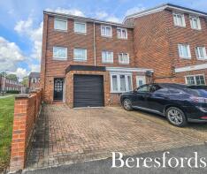 118, Hitchin Close, Romford RM3 7EQ