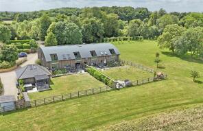 Dutch Barn, Chestnut Farm, Ford Road, Aylesbury HP17 8UG