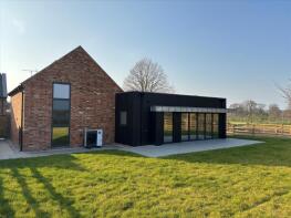 5, Charlecote Barns, Stratford Road, Wellesbourne CV35 9ES