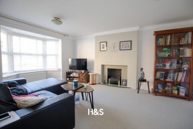 215 Dickens Heath Road - lounge.jpg