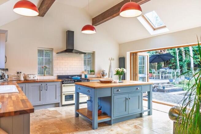 Kitchen island and vaulted ceilings
