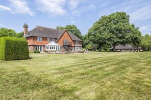 3 Forest House, Forest Park, Winterpit Lane, Horsham RH13 6NB