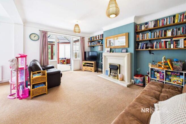 Lounge/Dining Room