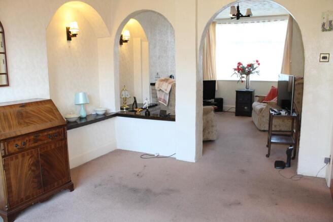 Lounge / Dining Room Picture 2