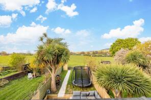 68, Trindles Road, Redhill RH1 4JN