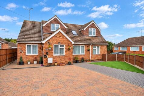Emu Close, Heath and Reach, Bedfordshire, LU7