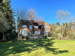 Beechfield, Shortfield Common Road, Frensham, Farnham GU10 3BJ