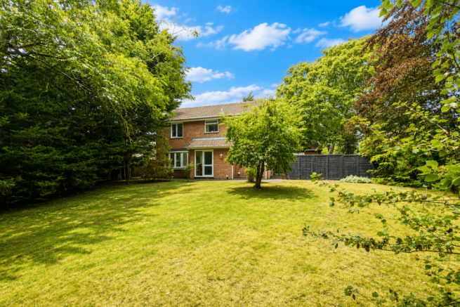 4 bedroom House for sale in Woodland Setting