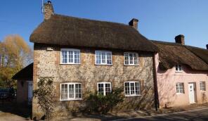 Thatch End, Main Road, Dorchester DT2 7AQ