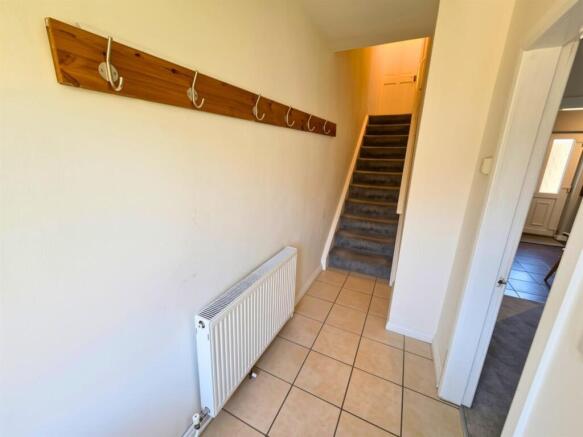 21 Poplar - Hallway.jpg