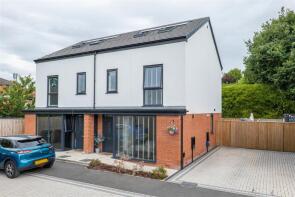 3, Glenisland Close, Chorley PR7 3FX