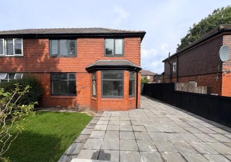Kings Road, Stretford, M32