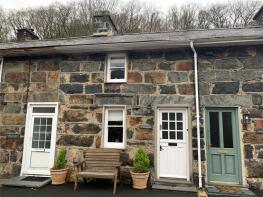 5 Henfro, Stryd Gwynant, Caernarfon LL55 4LY